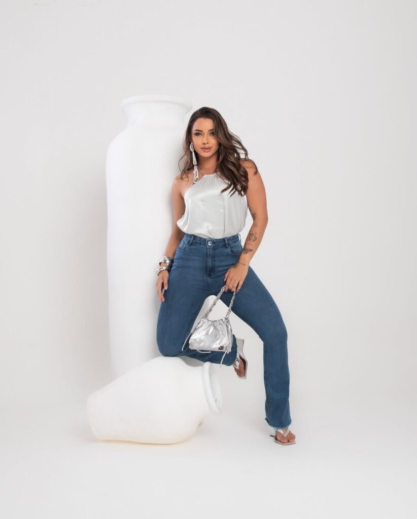 Calça Flare Desfiada no Atacado
Tendência que vende rápido na sua loja